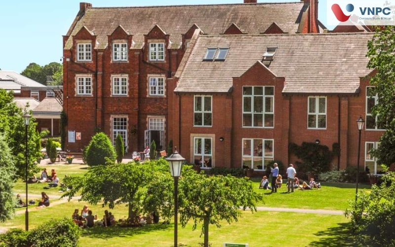 Trường Lincoln Bishop University Anh: Điều kiện và chi phí